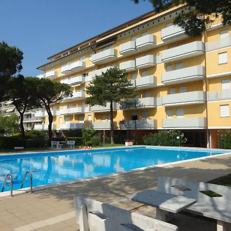 Nice And Cozy Apartment With Pool - Beahost *