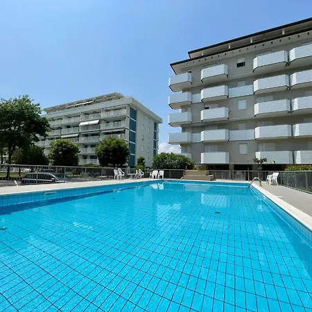 Nice And Cozy Apartment With Pool - Beahost Appartement